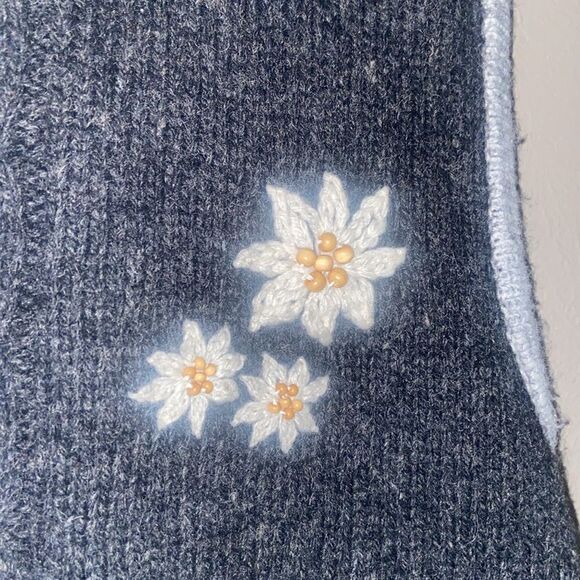 Vintage Wool Vest Gray with Flowers Metal Buttons Large - Picture 4 of 9